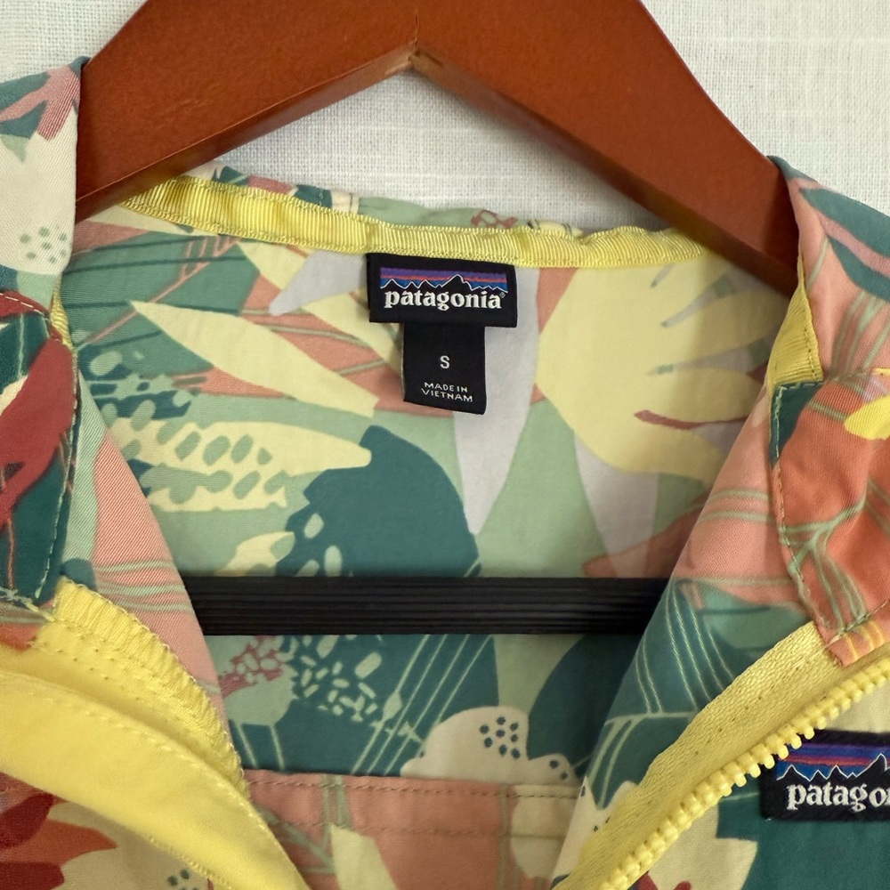 Patagonia Kids' Floral Hooded baggies windbreaker Jacket- size Small 7/8 - Picture 3 of 3
